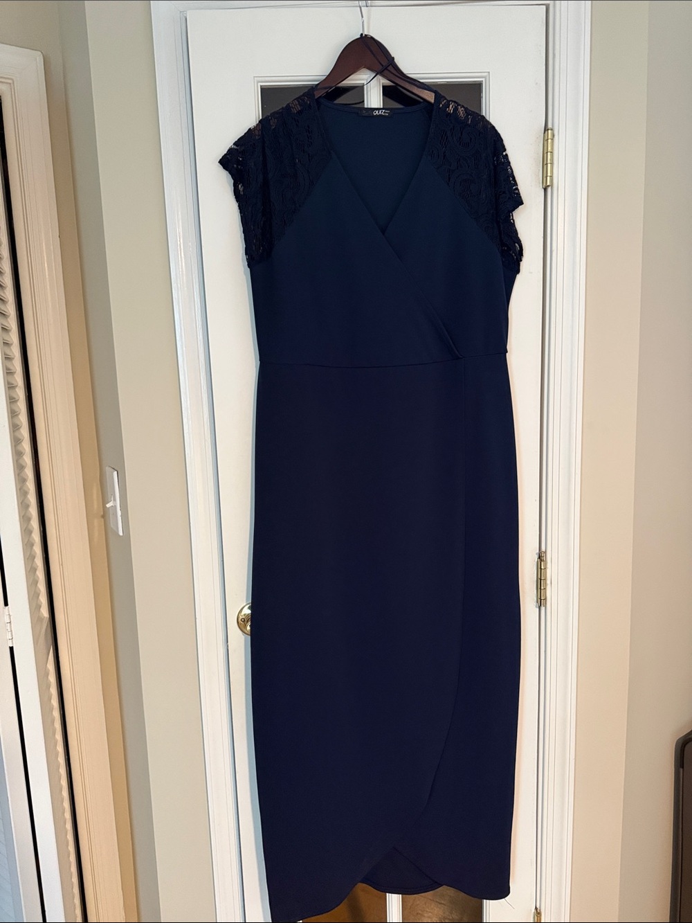 Quiz Navy Lace-Cap Sleeve Wrap V-neck Midi Dress worn once 2X